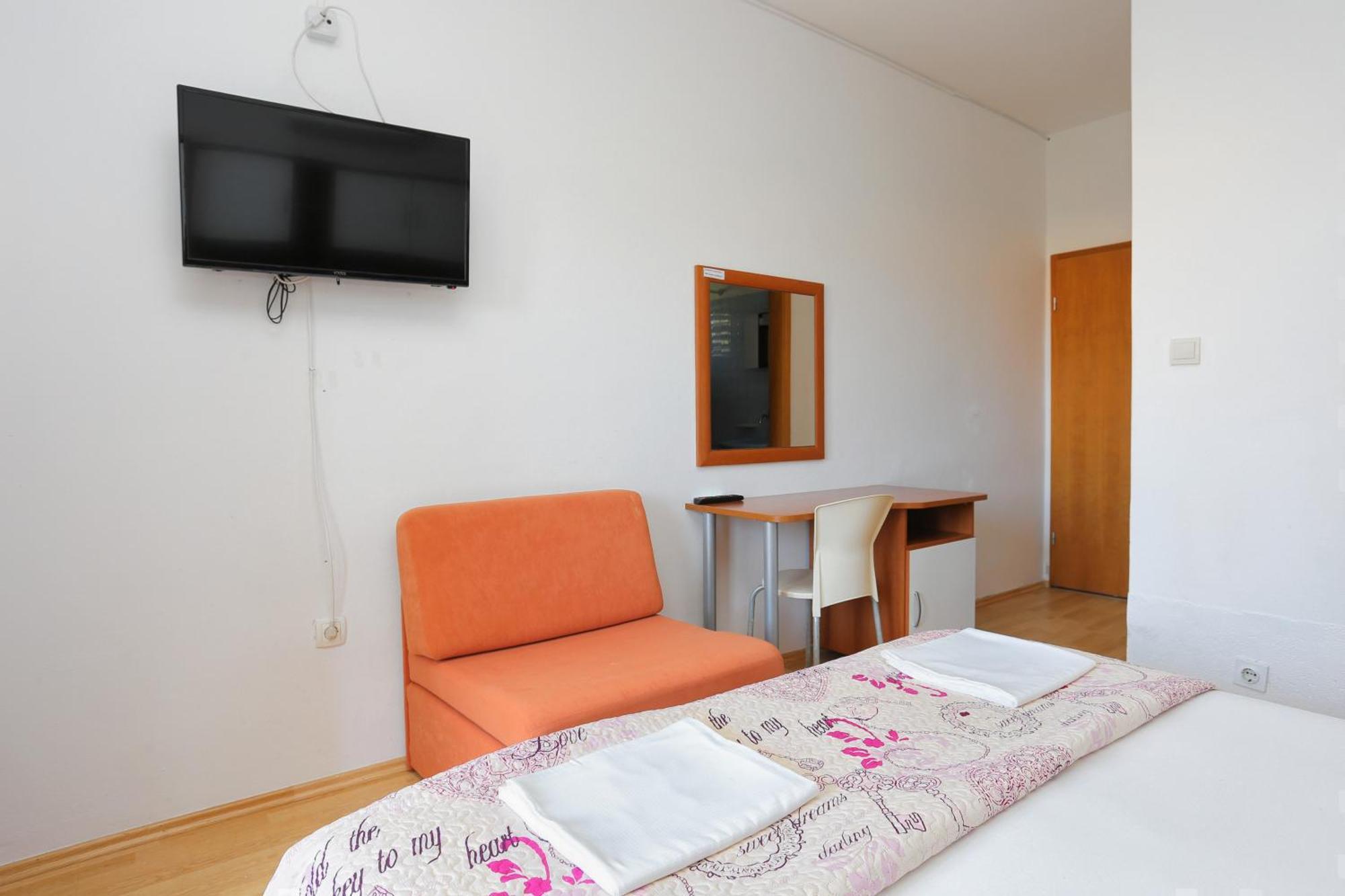 Apartments By The Sea Zivogosce - Blato, Makarska - 1057 Blato  Room photo